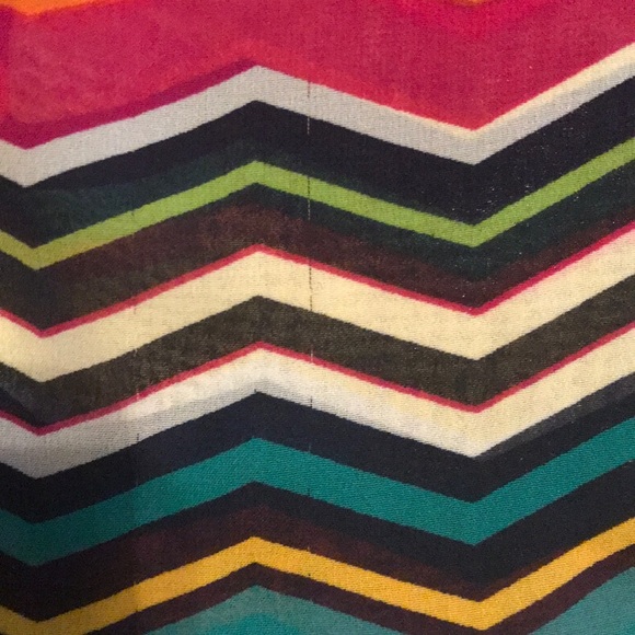 Multi-colored Chevron Top - Picture 4 of 8